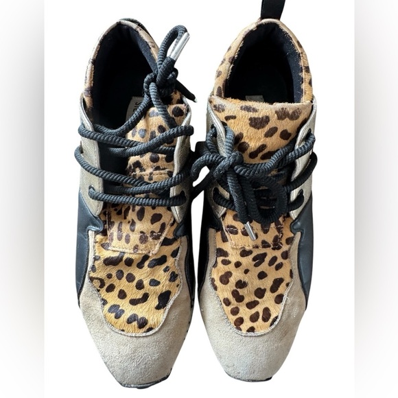 Steve Madden Cliff Animal Print Hidden Wedge Sneakers with Black Accents Sz 9 - Picture 2 of 5